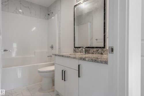 10446 142 Street, Edmonton, AB - Indoor Photo Showing Bathroom