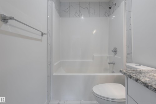 10446 142 Street, Edmonton, AB - Indoor Photo Showing Bathroom