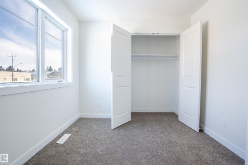 10446 142 Street, Edmonton, AB - Indoor Photo Showing Other Room