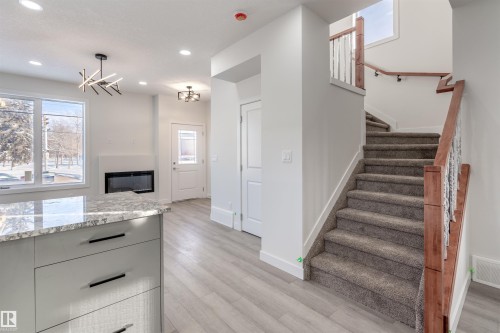 10446 142 Street, Edmonton, AB - Indoor