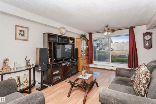 109 15105 121 Street Nw, Edmonton, AB - Indoor Photo Showing Living Room