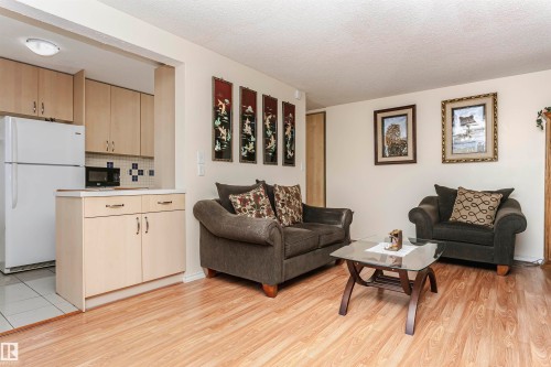109 15105 121 Street Nw, Edmonton, AB - Indoor Photo Showing Living Room