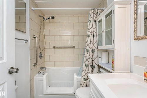 109 15105 121 Street Nw, Edmonton, AB - Indoor Photo Showing Bathroom