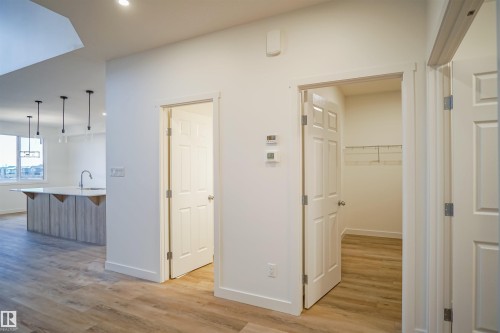 1019 14 Avenue, Edmonton, AB - Indoor Photo Showing Other Room