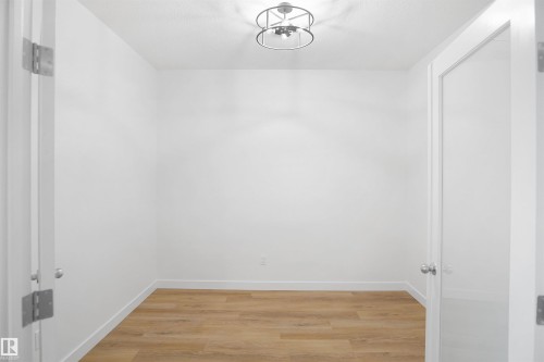 1015 14 Avenue, Edmonton, AB - Indoor Photo Showing Other Room