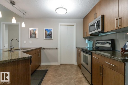 607 10055 118 Street, Edmonton, AB - Indoor Photo Showing Kitchen