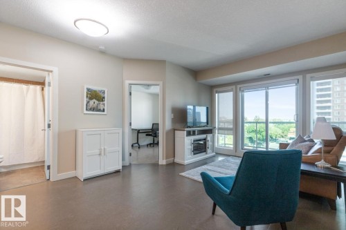 607 10055 118 Street, Edmonton, AB - Indoor Photo Showing Living Room