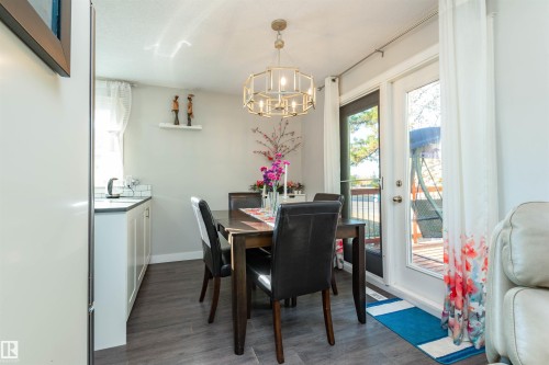 11227 40 Avenue, Edmonton, AB - Indoor Photo Showing Dining Room