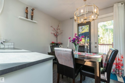 11227 40 Avenue, Edmonton, AB - Indoor Photo Showing Dining Room