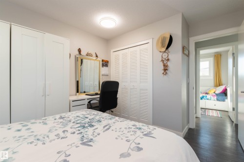 11227 40 Avenue, Edmonton, AB - Indoor Photo Showing Bedroom