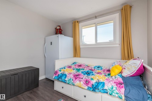 11227 40 Avenue, Edmonton, AB - Indoor Photo Showing Bedroom