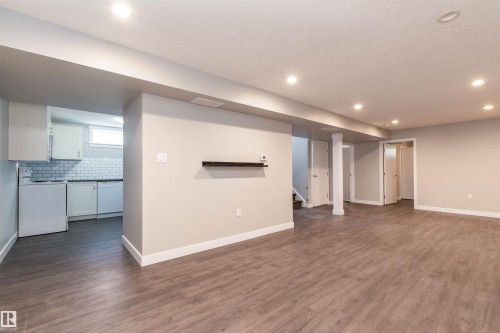 11227 40 Avenue, Edmonton, AB - Indoor