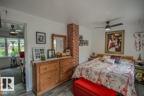4703 47 Ave, Myrnam, AB - Indoor Photo Showing Bedroom