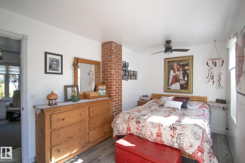 4703 47 Ave, Myrnam, AB - Indoor Photo Showing Bedroom