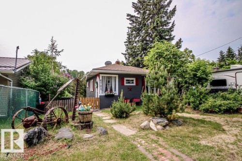 4703 47 Ave, Myrnam, AB - Outdoor