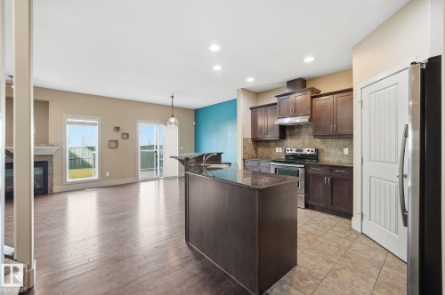 46 1901 126 St Sw, Edmonton, AB - Indoor Photo Showing Kitchen
