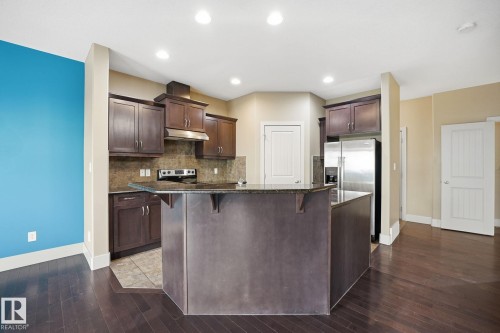 46 1901 126 St Sw, Edmonton, AB - Indoor Photo Showing Kitchen With Upgraded Kitchen