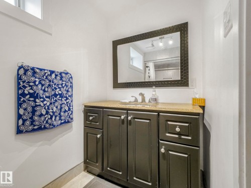 6219 162 Avenue, Edmonton, AB - Indoor Photo Showing Bathroom