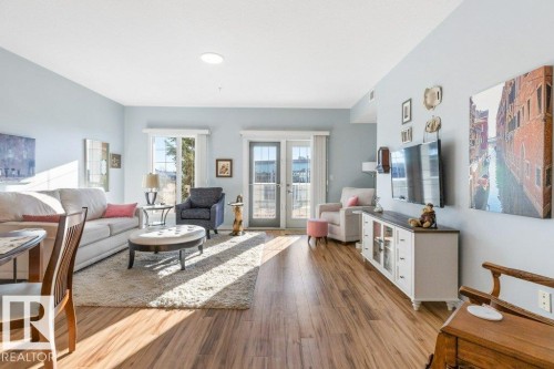 259 2750 55 Street, Edmonton, AB - Indoor Photo Showing Living Room