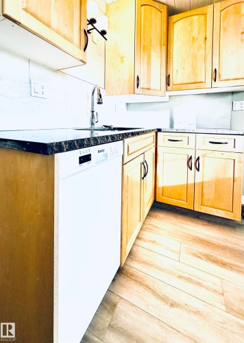 4321 53A Street, Wetaskiwin, AB - Indoor Photo Showing Kitchen