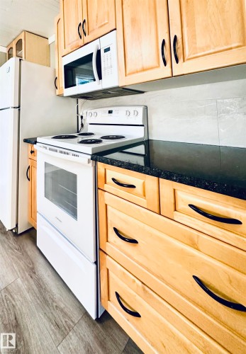 4321 53A Street, Wetaskiwin, AB - Indoor Photo Showing Kitchen
