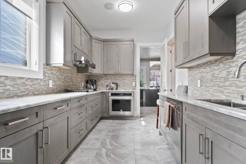 3652 Westcliff Way, Edmonton, AB - Indoor Photo Showing Kitchen With Upgraded Kitchen