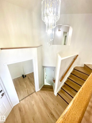 1043 Jones Crescent, Edmonton, AB - Indoor Photo Showing Other Room