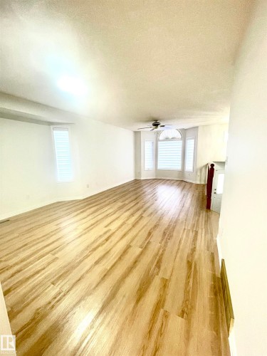 1043 Jones Crescent, Edmonton, AB - Indoor Photo Showing Other Room