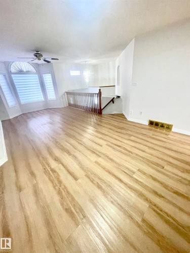 1043 Jones Crescent, Edmonton, AB - Indoor Photo Showing Other Room