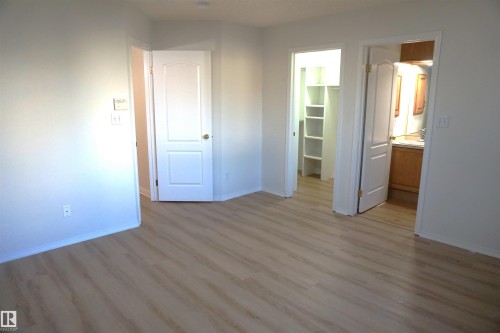 1043 Jones Crescent, Edmonton, AB - Indoor Photo Showing Other Room