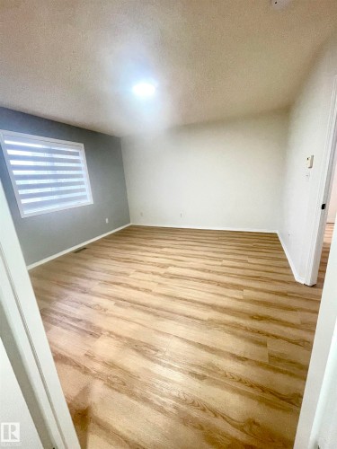 1043 Jones Crescent, Edmonton, AB - Indoor Photo Showing Other Room