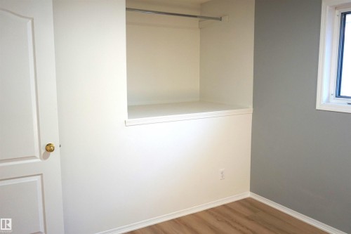 1043 Jones Crescent, Edmonton, AB - Indoor Photo Showing Other Room