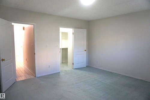 1043 Jones Crescent, Edmonton, AB - Indoor Photo Showing Other Room