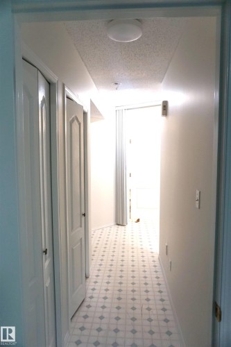 1043 Jones Crescent, Edmonton, AB - Indoor