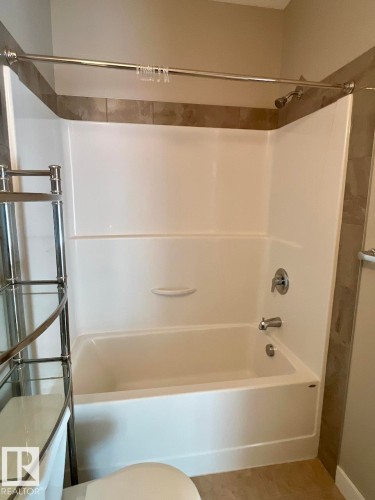 407 12804 140 Avenue, Edmonton, AB - Indoor Photo Showing Bathroom