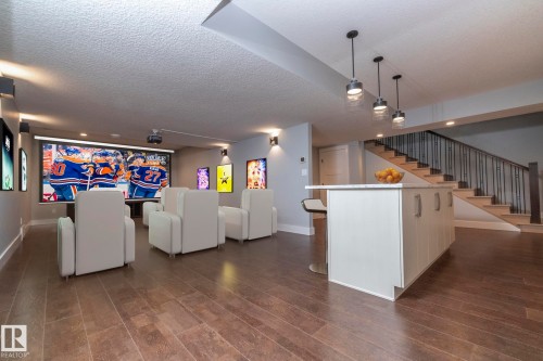 7549 May Common, Edmonton, AB - Indoor