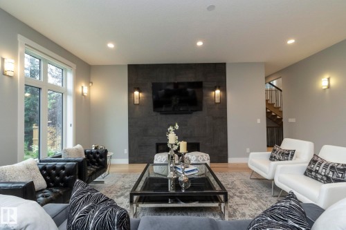7549 May Common, Edmonton, AB - Indoor Photo Showing Living Room