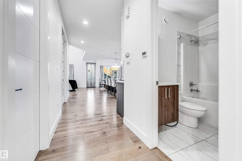 1407 Graydon Hill Way, Edmonton, AB - Indoor Photo Showing Bathroom