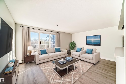 417 8604 Gateway Boulevard, Edmonton, AB - Indoor Photo Showing Living Room