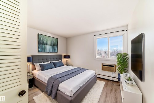 417 8604 Gateway Boulevard, Edmonton, AB - Indoor Photo Showing Bedroom