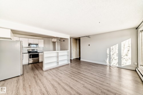 417 8604 Gateway Boulevard, Edmonton, AB - Indoor Photo Showing Kitchen
