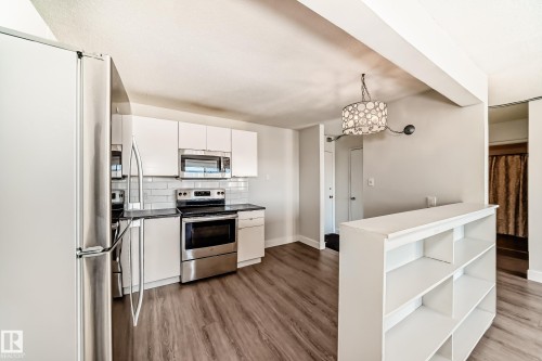 417 8604 Gateway Boulevard, Edmonton, AB - Indoor Photo Showing Kitchen With Stainless Steel Kitchen