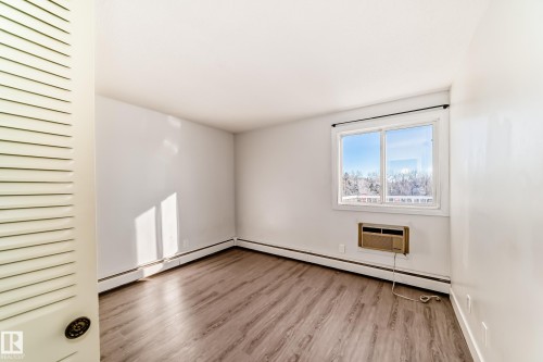 417 8604 Gateway Boulevard, Edmonton, AB - Indoor Photo Showing Other Room