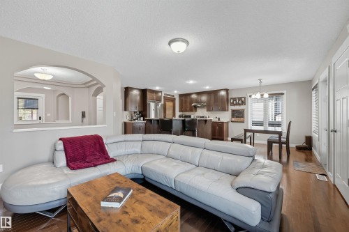 2608 Anderson Crescent, Edmonton, AB - Indoor Photo Showing Living Room