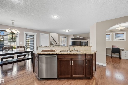 2608 Anderson Crescent, Edmonton, AB - Indoor Photo Showing Kitchen