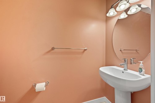 2608 Anderson Crescent, Edmonton, AB - Indoor Photo Showing Bathroom