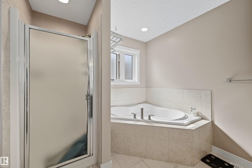 2608 Anderson Crescent, Edmonton, AB - Indoor Photo Showing Bathroom