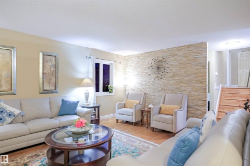 3720 25 Ave, Edmonton, AB - Indoor Photo Showing Living Room