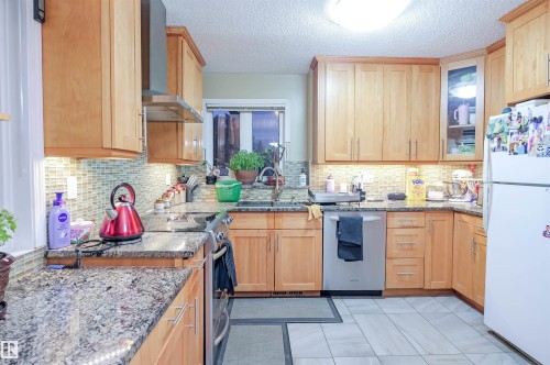 3720 25 Ave, Edmonton, AB - Indoor Photo Showing Kitchen