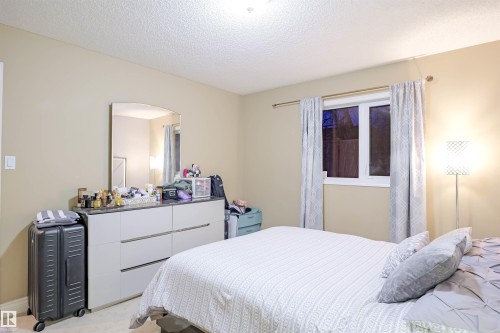 3720 25 Ave, Edmonton, AB - Indoor Photo Showing Bedroom